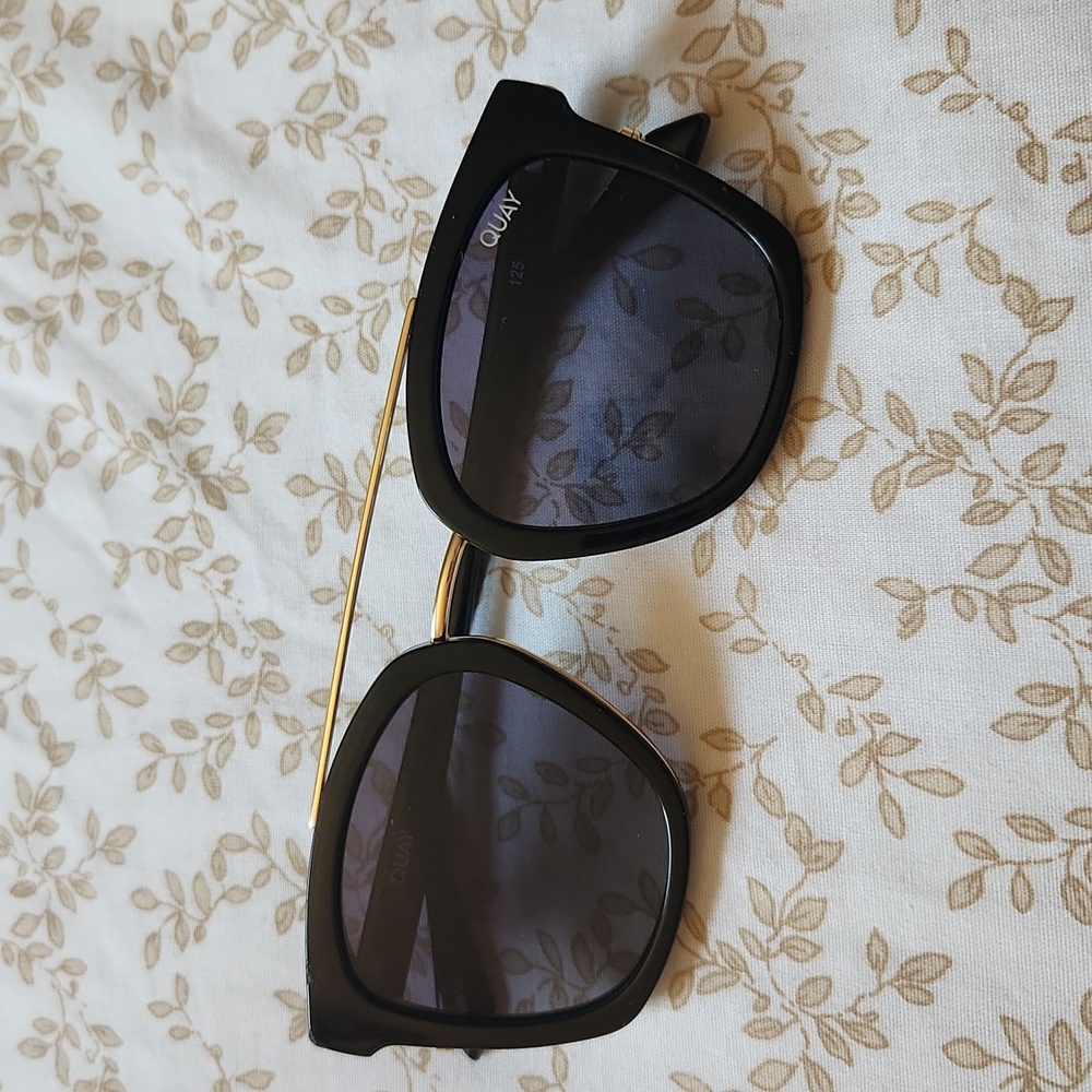 Quay Australia Sun Glasses Sweet Dreams Polarized